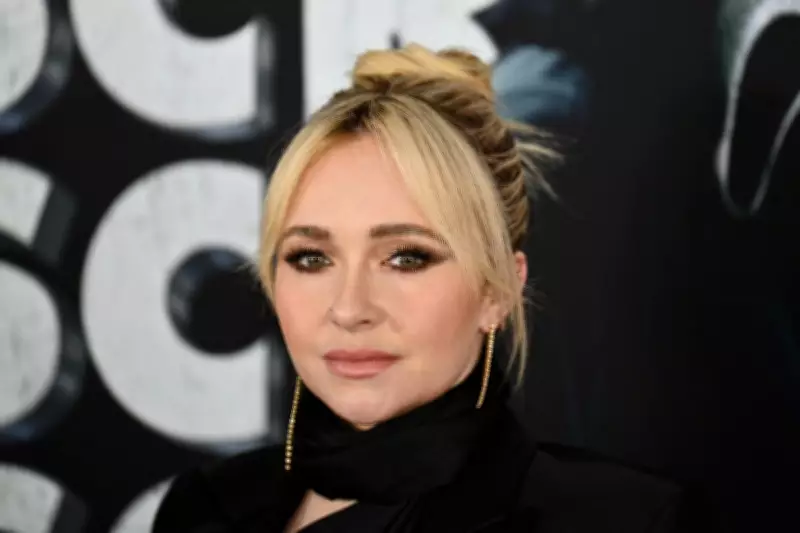 Hayden Panettiere Reveals Mother Superglued Teeth for Acting Jobs