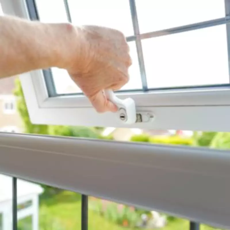 Heatwave Window Dilemma: Seven Experts Agree on Best Cooling Strategy