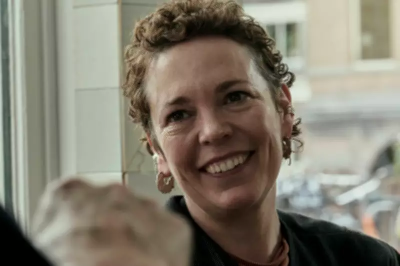 Jimpa Review: Olivia Colman's Queer Family Drama Lacks Boldness