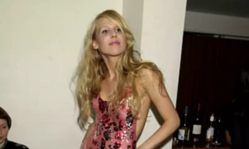 Lucy Punch Channels Amanda in Unearthed Photos from 2000 West End Debut
