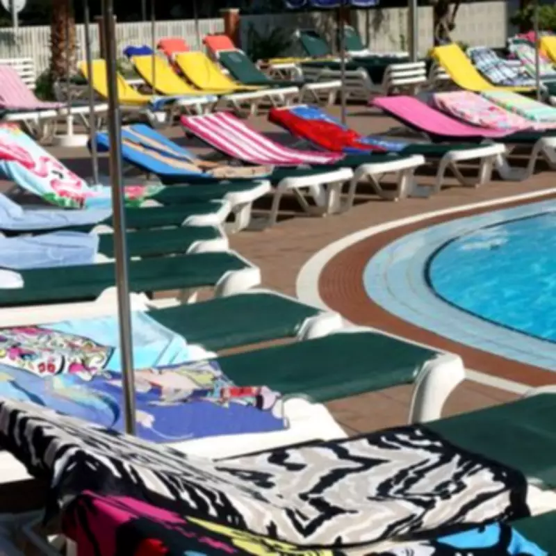 Man Takes Petty Revenge on Sunbed Thieves at Caribbean Resort