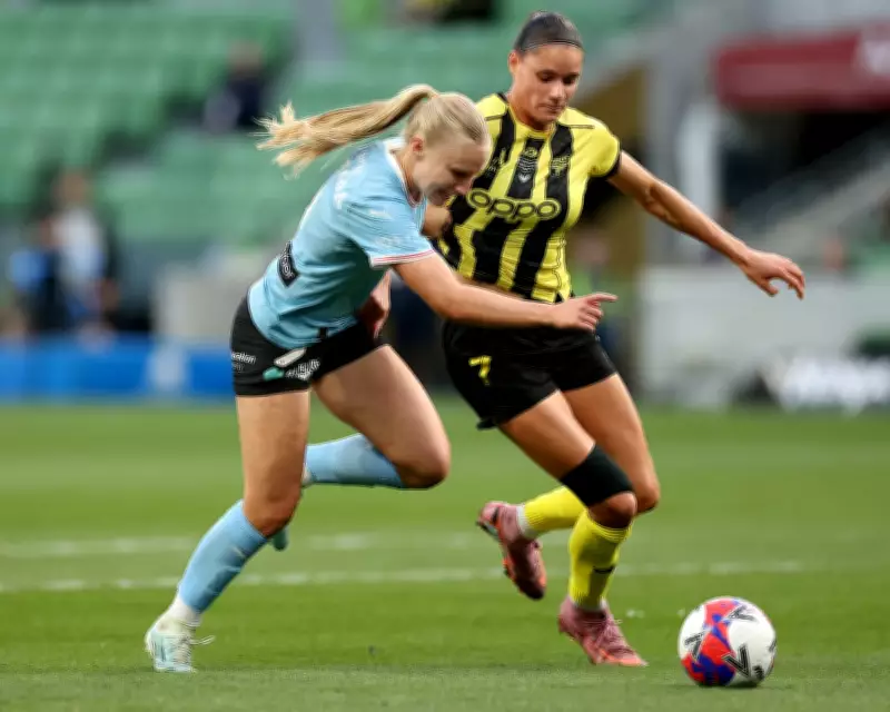 Melbourne City Lead Wellington Phoenix 2-0 at Half-Time in ALW Grand Final