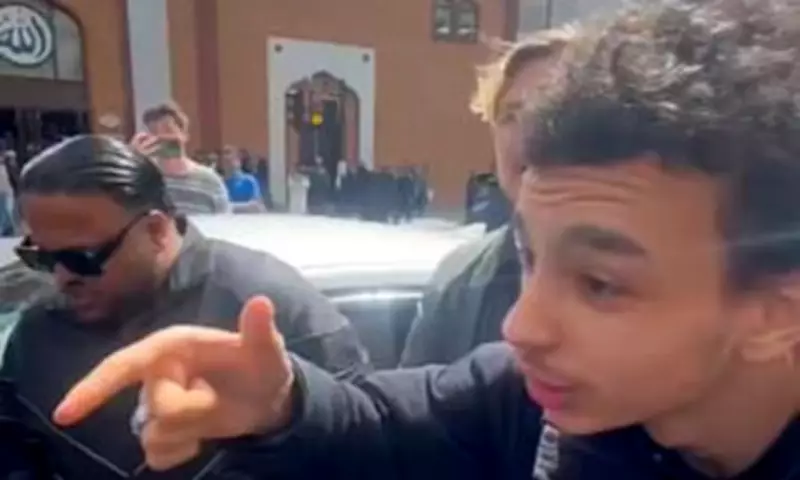 Met Police Hunt Man Who Threatened to Behead Jews in East London