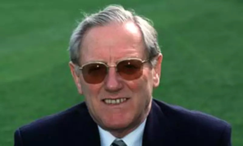 Mike Smith, Former England Cricket Captain, Dies at 92