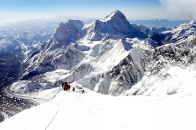 Mount Everest Season Begins Despite Unstable Ice Block Risks