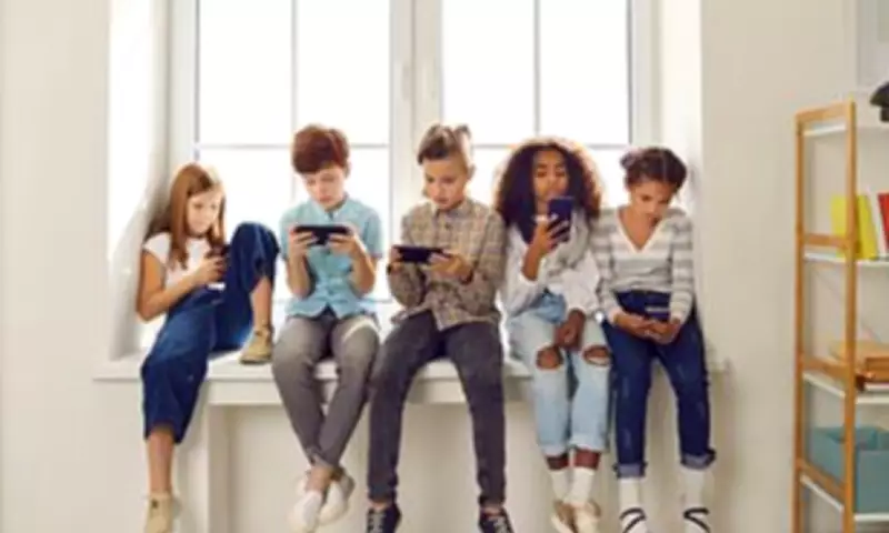 MPs Urge Labour to Ban Under-18s from Addictive Social Media Features