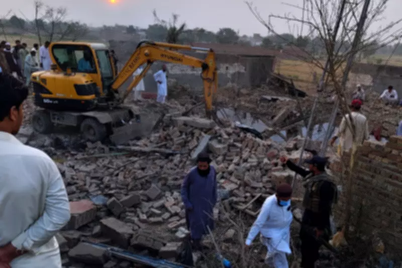 Pakistan Suicide Attack Death Toll Rises to 14 Police Officers