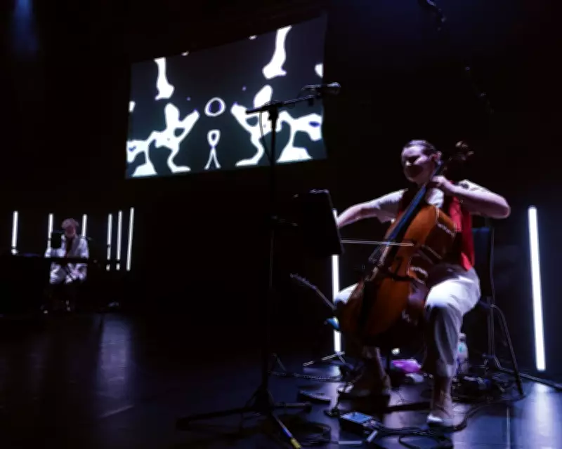 Papillons Review: Manchester Collective and Laura van der Heijden Shine