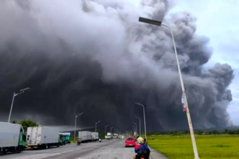 Philippines: Over 300 Families Evacuate After Mayon Volcano Ashfall