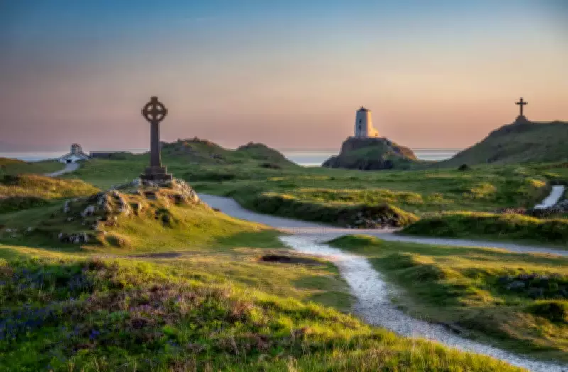 Readers' Favourite UK Coast Walks: From Anglesey to the Highlands