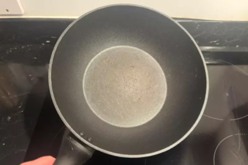Replace Non-Stick Pans Immediately If You See These Warning Signs