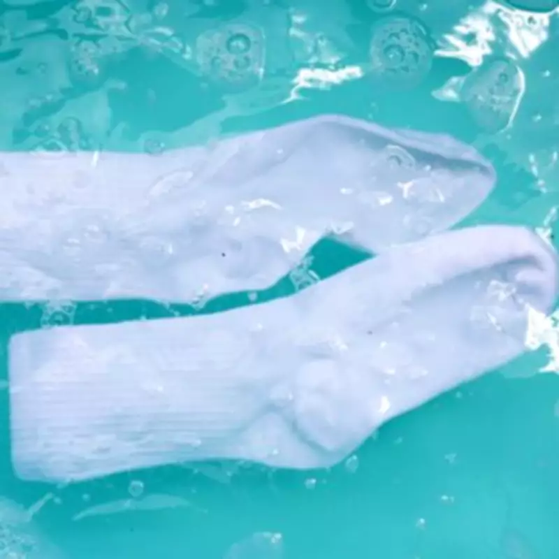 Revive Yellowed White Socks with Baking Soda and Detergent Hack
