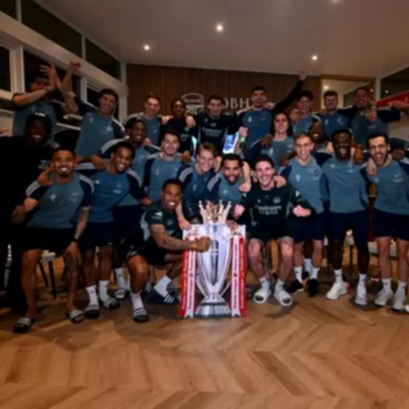 Saka and Lewis-Skelly Mock 'Bottlers' Tag with Champagne Celebration Video