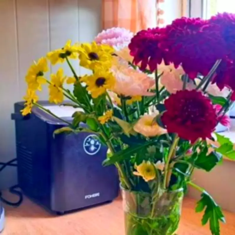 Simple 10-Second Trick Keeps Supermarket Flowers Fresh a Week Longer