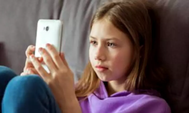 Smartphone Ownership Surpasses Ball-Throwing Skills in Kids Aged 10-12