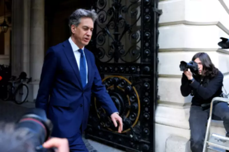 Starmer Faces Resignation Pressure as Cabinet Talks Intensify