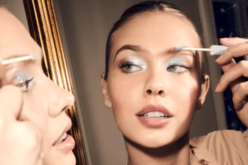 Summer 2026 Beauty Trend: Sparkly Make-Up Replaces Clean Girl Aesthetic
