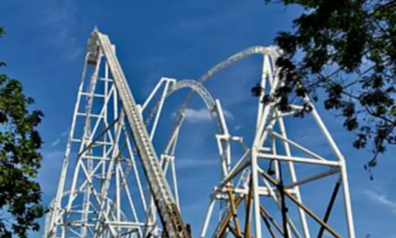 Thorpe Park Roller Coasters Strand Riders in 33C Heat on Bank Holiday