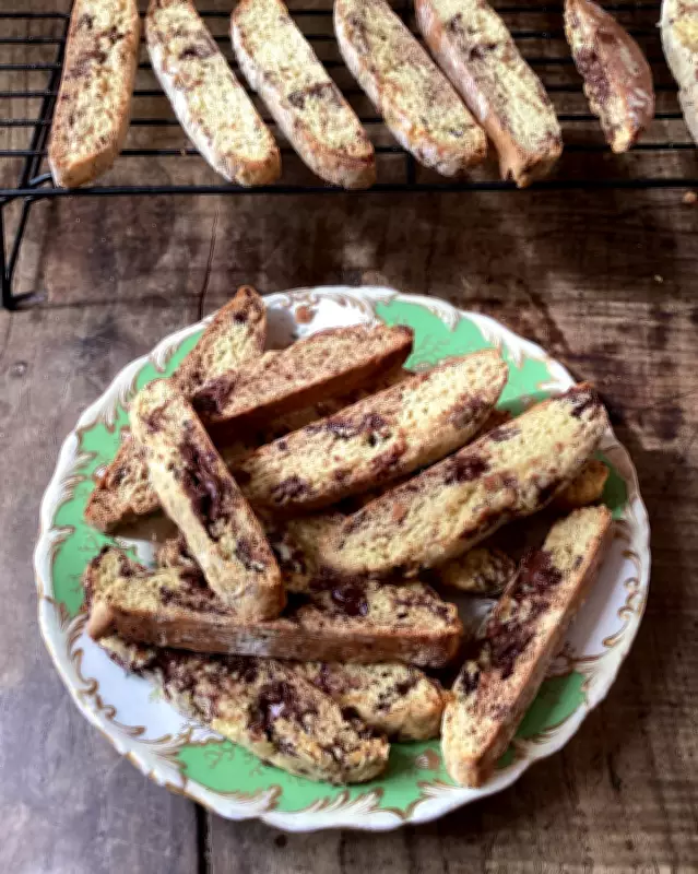 Tozzetti with Chocolate and Orange: Crunchy Italian Dipping Biscuits Recipe