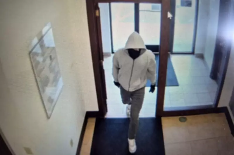 Two Bank Employees Fatally Shot in Kentucky Robbery; Manhunt Underway
