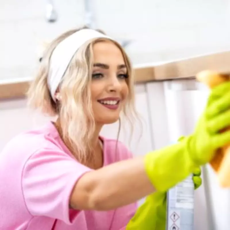 Two-Ingredient Cleaner for Greasy Kitchen Cabinets Without Scrubbing