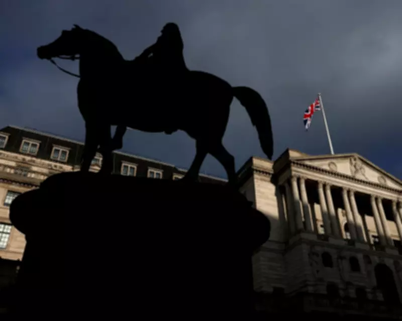 UK Bond Market on Edge After Political Turbulence Drives Yields Higher