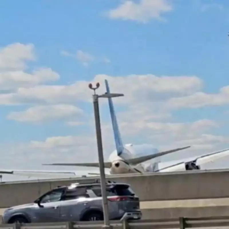 United Airlines Boeing 767 Hits Street Lamp on New Jersey Turnpike During Landing