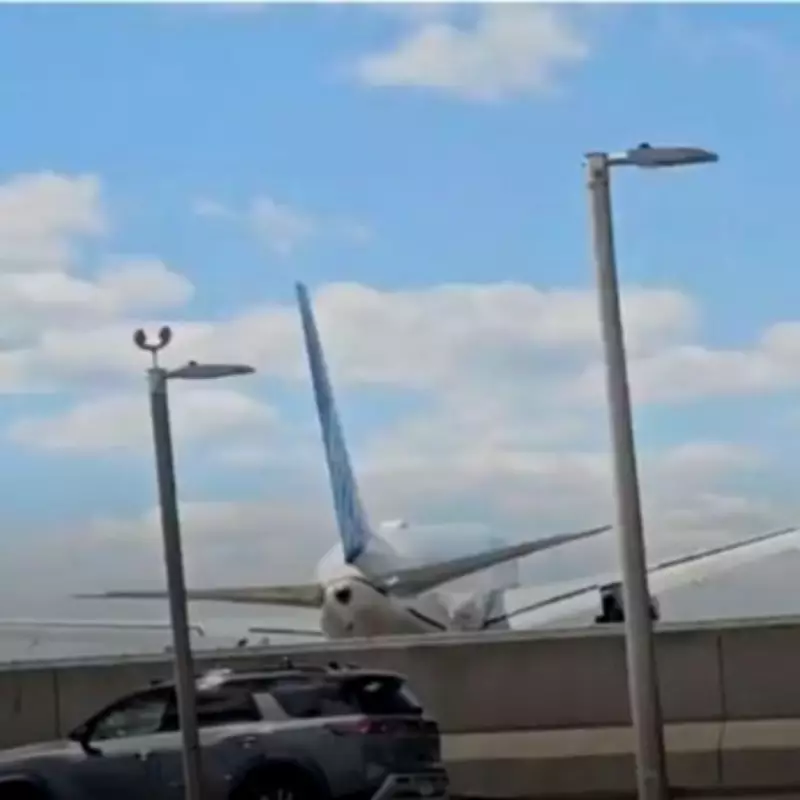 United Airlines Jet Strikes Light Pole During Landing at Newark Airport