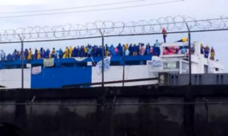 Venezuela Prisoners Protest on Roof, Demand Director Removal After Shooting