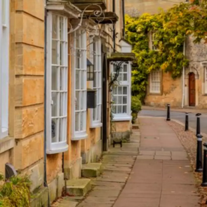 Visiting Woodstock: The Cotswold Town That Feels Like Stepping Back in Time