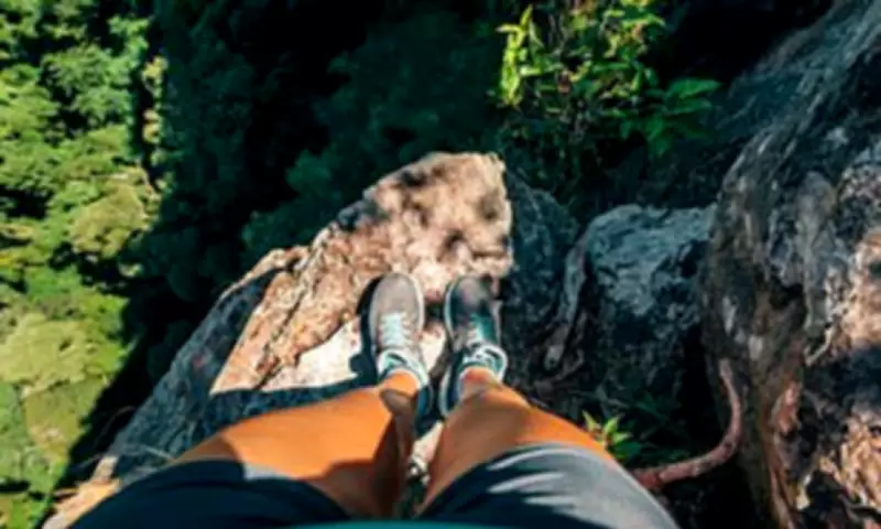 Why Your Feet Feel Strange Near Heights: The Science Explained