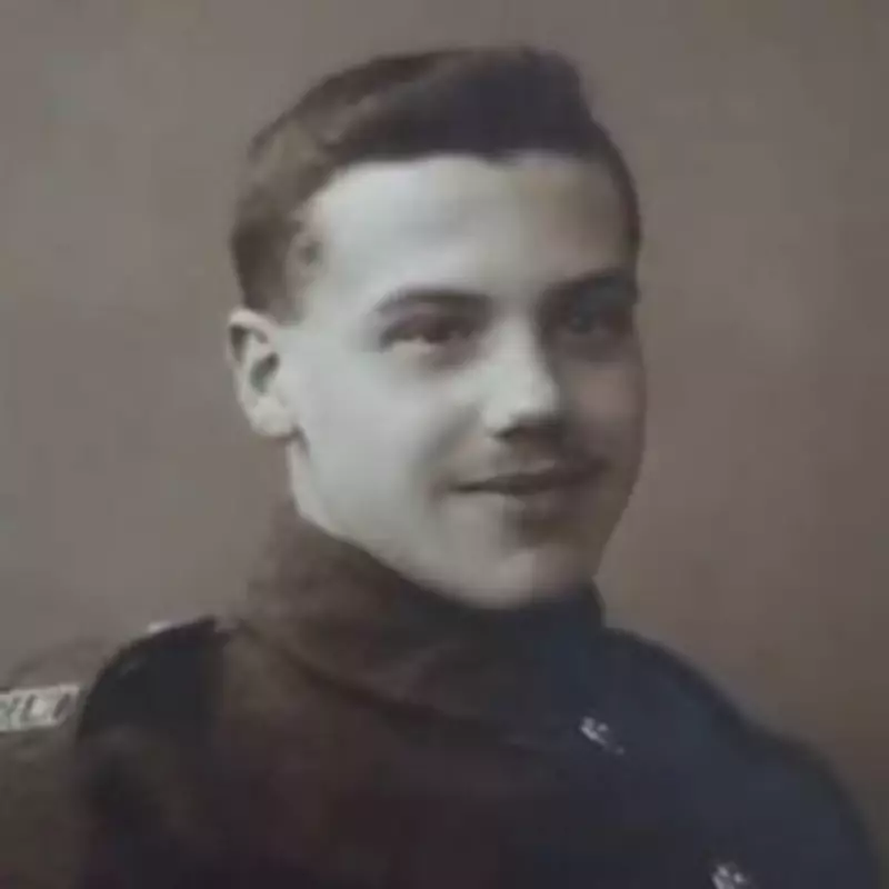 Woman Searches for WW1 Soldier's Family After £5 Car Boot Find