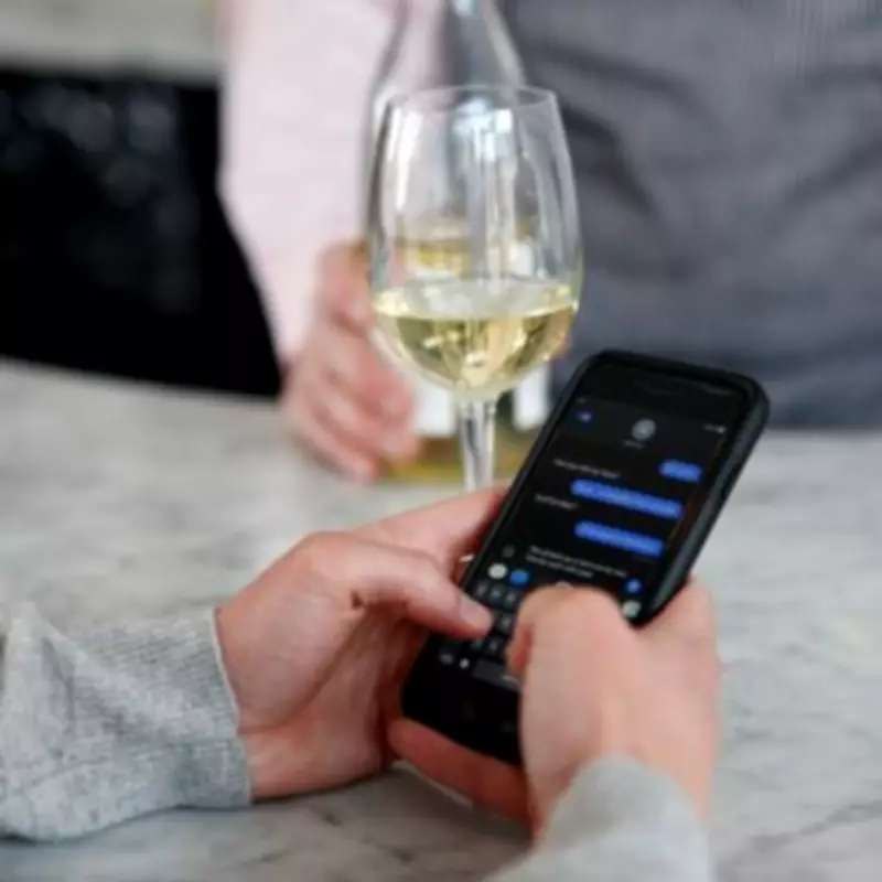 Woman Stunned as Bartender Uses Fake Text to Protect Her From Creepy Man