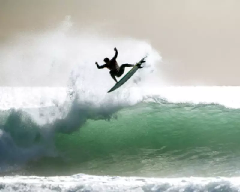 Yago Dora Stuns WSL with Perfect 10 Aerial at New Zealand Pro