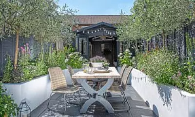 6 Clever Solutions for Small Garden Problems