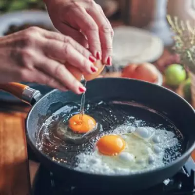 Add Sesame Seeds to Pan for Crispy Fried Eggs