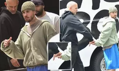Justin Bieber Holds Bodyguard's Hand During Bagel Run in West Hollywood