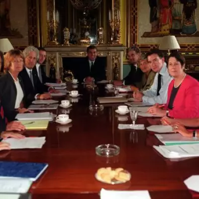 New photo shows Andrew and Mandelson meeting before Epstein bathrobe pic