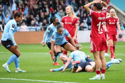 Rebecca Knaak Late Header Puts Manchester City on Verge of WSL Title