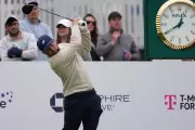 Alex Fitzpatrick Shines Early at US PGA Championship in Philadelphia