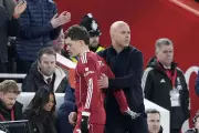Arne Slot Backs Isak and Wirtz to Improve at Liverpool After Slow Start