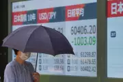Asian Stocks Fall, Oil Jumps as Trump Warns Iran 'Clock Is Ticking'