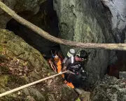 Australian diver joins international rescue of seven trapped in Laos cave