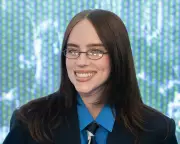 Billie Eilish Reveals She Suppresses Tourette's Tics in Amy Poehler Chat