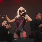 Christina Aguilera's Mountain Top Gig: A Lesson for Taylor Swift