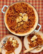 Crispy One-Pan Spaghetti with Gochujang and Mozzarella Recipe