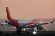 EasyJet Reports Drop in Summer Bookings Amid Middle East Conflict