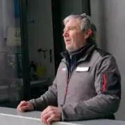 Englishman Who Moved to Swiss Mountain Cut Off Daily at 4pm