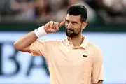French Open 2026: Djokovic Battles Heat Against Royer in Second Round