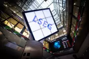 FTSE 100 Falls 0.8% as US-Iran Strikes Test Peace Hopes